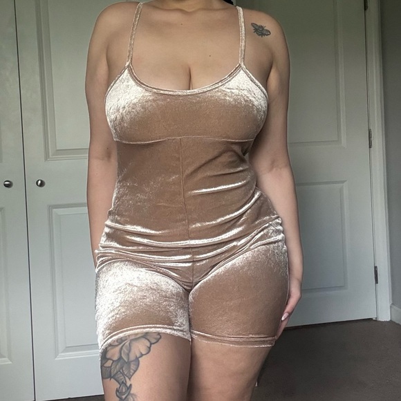 Elegant Champagne Velvet Women's Short Sleeveless Romper - Picture 1 of 10